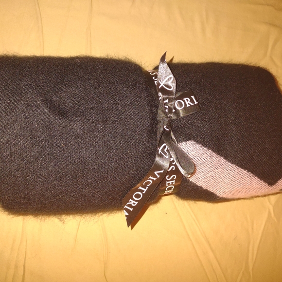 Victoria Secret Throw Blanket - Picture 2 of 3